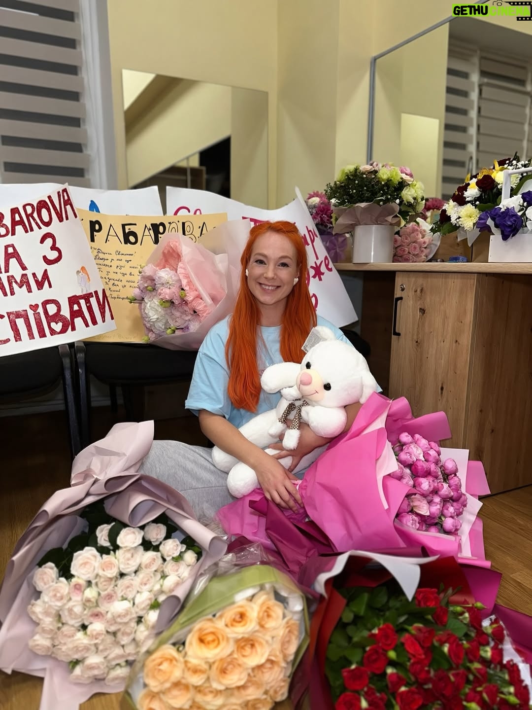 TARABAROVA - 3.8K Likes - Моє щиро дякую кожному, хто був з нами на цих великих концертах у Чернівцях та
Івано-Франківську ✨❤️‍🔥
⠀
За музику, підтримку, донати для @misto.dobra та шоу, яке ми створили разом!
⠀
До зустрічі у Києві 23.11 у МКЦМ ✨ квитки за посиланням у профілі
⠀
Дякую @event_agency_smart.ua @anna_ugorchak @_senyk 
Дякую колективам @maasai_dance_school @dancecitycv 🫶🏻
Партнерам @victoria.deluxe.hotel @dali_bude.resto @zatyshok_cv 
⠀
Дякую моїй команді @leevvhite @nick_klymenko @chaba_dance @viksinua @_.belousik._ 
⠀
СВІТЛА СТОРОНА МУЗИКИ не зупиняється, це тільки початок.
⠀
Люблю, ваша Світлана TARABAROVA🧡

У яких містах чекаєте ?