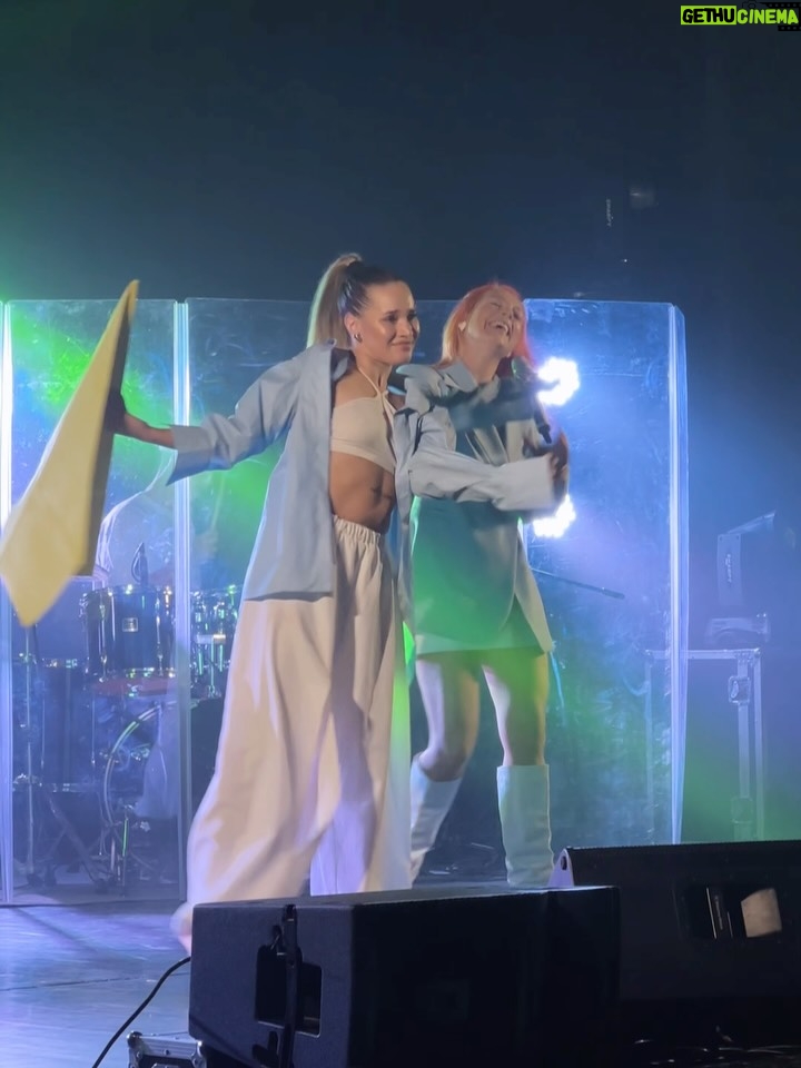 TARABAROVA - 3.8K Likes - Моє щиро дякую кожному, хто був з нами на цих великих концертах у Чернівцях та
Івано-Франківську ✨❤️‍🔥
⠀
За музику, підтримку, донати для @misto.dobra та шоу, яке ми створили разом!
⠀
До зустрічі у Києві 23.11 у МКЦМ ✨ квитки за посиланням у профілі
⠀
Дякую @event_agency_smart.ua @anna_ugorchak @_senyk 
Дякую колективам @maasai_dance_school @dancecitycv 🫶🏻
Партнерам @victoria.deluxe.hotel @dali_bude.resto @zatyshok_cv 
⠀
Дякую моїй команді @leevvhite @nick_klymenko @chaba_dance @viksinua @_.belousik._ 
⠀
СВІТЛА СТОРОНА МУЗИКИ не зупиняється, це тільки початок.
⠀
Люблю, ваша Світлана TARABAROVA🧡

У яких містах чекаєте ?