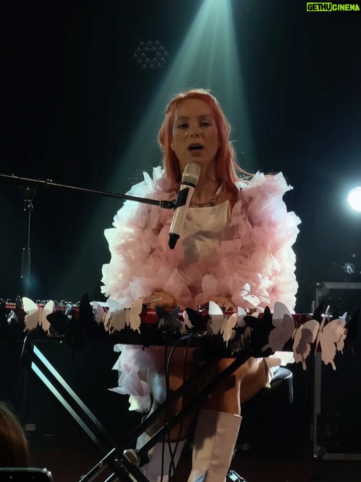TARABAROVA - 3.8K Likes - Моє щиро дякую кожному, хто був з нами на цих великих концертах у Чернівцях та
Івано-Франківську ✨❤️‍🔥
⠀
За музику, підтримку, донати для @misto.dobra та шоу, яке ми створили разом!
⠀
До зустрічі у Києві 23.11 у МКЦМ ✨ квитки за посиланням у профілі
⠀
Дякую @event_agency_smart.ua @anna_ugorchak @_senyk 
Дякую колективам @maasai_dance_school @dancecitycv 🫶🏻
Партнерам @victoria.deluxe.hotel @dali_bude.resto @zatyshok_cv 
⠀
Дякую моїй команді @leevvhite @nick_klymenko @chaba_dance @viksinua @_.belousik._ 
⠀
СВІТЛА СТОРОНА МУЗИКИ не зупиняється, це тільки початок.
⠀
Люблю, ваша Світлана TARABAROVA🧡

У яких містах чекаєте ?