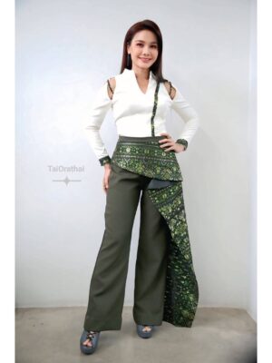 Tai Orathai Instagram - วันนี้มาถ่ายรายการค่ะ ฝากติดตามเพลงใหม่  #ต้องให้เป็นไผในตอนนี้ 

 14 ตุลาคมนี้ 

#ต่ายอรทัย 
#taiorathai 
#แกรมมี่โกลด์ 
#grammygold 
#GMMMusic