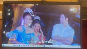Tai Orathai Instagram - หัวหน้าวงอีสานนครศิลป์ เปิดรับสมัครเป็น..แล้ว มีใครจะมาสมัครกับคุณพีรชาบ้าง  ยกมือค่ะ
1 ทุ่มตรง สงครามหมอลำ ทางช่องวัน31 
ทุกวันจันทร์,อังคาร,พุธ,พฤหัสฯ

#สงครามหมอลำ
#พิมดาว
#พีรชา
#ช่องone31 
#one31 
#ต่ายอรทัย 
#taiorathai