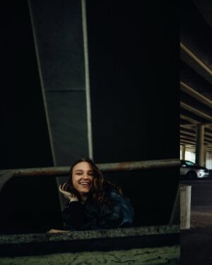Taisiia-Oksana Shchuruk Instagram - давайте будемо чесні 
не всі ми люди високого мистецтва 
хтось людина земних залежностей 
хтось слабкого жорсткого серця 
хтось взагалі не людина 
тварина 
у людській шкірі 

мене турбує одне питання 
зневага, що виникає в моїй сутності 
це є побічна реакція моїх освічених нутрощів 
чи не любов до самої себе? 

чи маю право я відзначити цю деструкцію, 
як факт дуальності і світового балансу 
значення, котрі потрібні для розбудови подальшої 

я боюся, що відповідь видима, 
і лежить на поверхні століттями 
проте бачать її лише ті, хто правдиві є 
ті, хто дивляться поміж вітами-кронами часу і постатей 
ми однакові. голії. босії. 
на долівці молочного шляху і всього всесвіту 
на порозі великої темряви 
стоїмо рота роззявивши 
і шукаємо сенси. 

08.06.2025
[Таїсія-Оксана]

#bymepoetry 

📸 photo & color by @violetta_yaryzhko | @ph.violetta