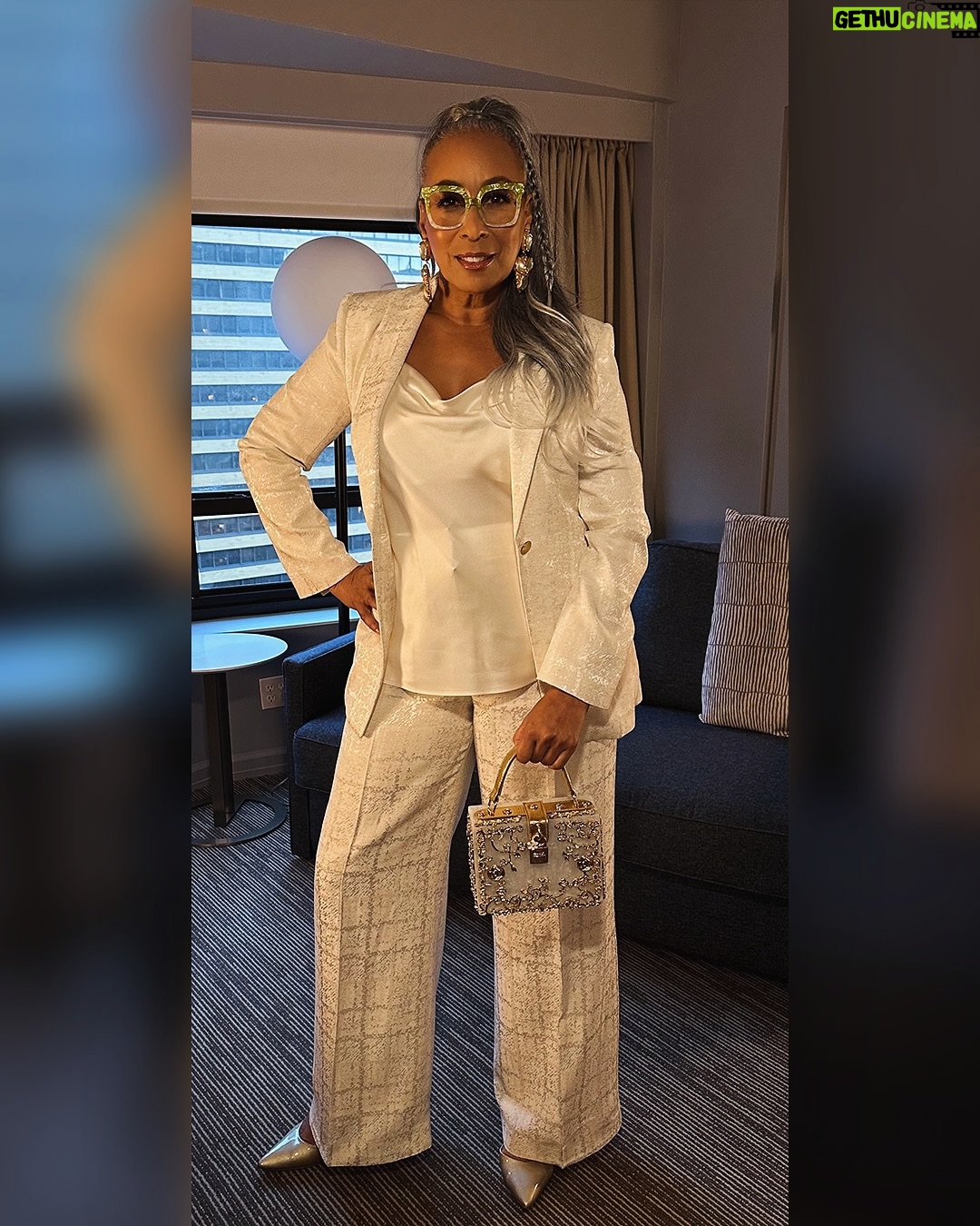 Tamara Tunie - 2.6K Likes - Happy to report that last night’s BTU Gala was a huge success! Bravo @blacktheatreunited!!!

HMU: @facebysandradene