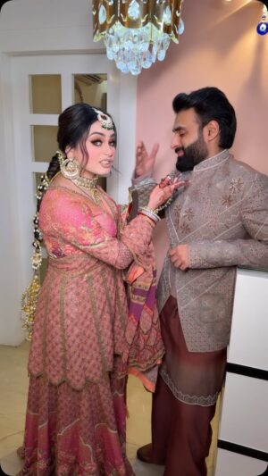 Tanika chawla Instagram - Tag your jiju 🤣🤣
Waeesee to ulta hain but koe nhi 😁😁💕
#couplereel #shubhkitaani