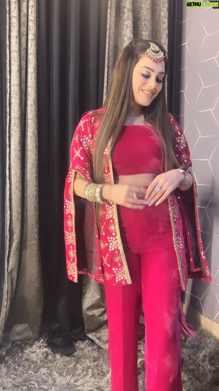 Tanika chawla - 1.9K Likes - Velvet series 1-  @lattiirebytanika 
perfect outfit for your upcoming functions♥️
Perfect outfit which is classy and elegant for your lohri coctail night you can carry this in any function ♥️
Size and colours can be customised ♥️
..