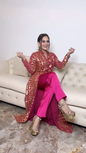 Tanika chawla Instagram - FESTIVE EDIT ♥️
Wearing @lattiirebytanika such an elegant suit this will@make you feel so Royal and elegance 🔥
Can be customised in any size.