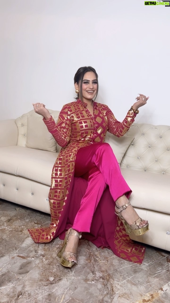 Tanika chawla - 2.7K Likes - FESTIVE EDIT ♥️
Wearing @lattiirebytanika such an elegant suit this will@make you feel so Royal and elegance 🔥 
Can be customised in any size.
