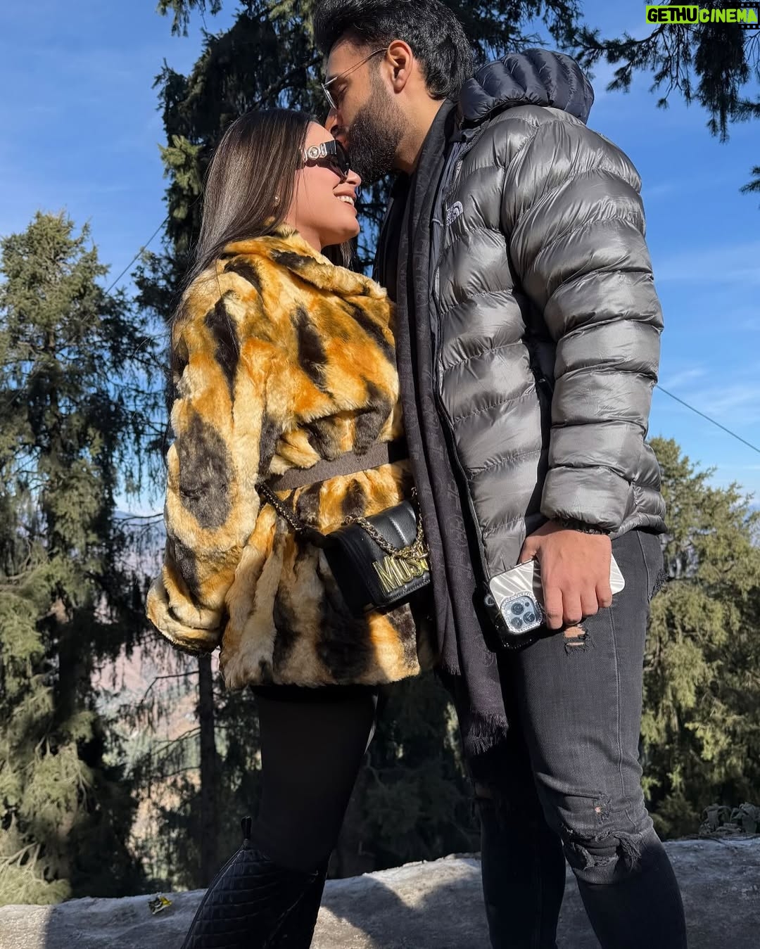 Tanika chawla - 1.6K Likes - Entering into 2025 with my favt human ❤️
… #
New year mantra - to even love you more and more each day in 2025 ❤️