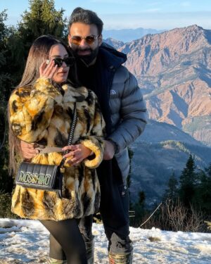 Tanika chawla Instagram - Entering into 2025 with my favt human ❤️
… #
New year mantra - to even love you more and more each day in 2025 ❤️
