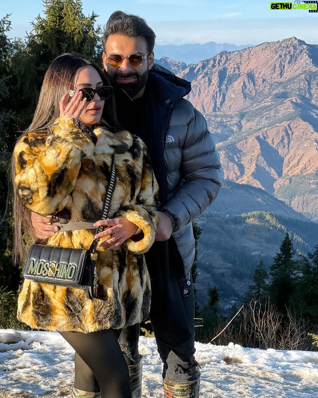 Tanika chawla - 1.6K Likes - Entering into 2025 with my favt human ❤️
… #
New year mantra - to even love you more and more each day in 2025 ❤️