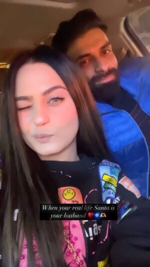 Tanika chawla Instagram - Merry Christmas from us to you ♥️🧑🎄🫶🏻
#mysanta #shubhkitaani #couple #foreversanta