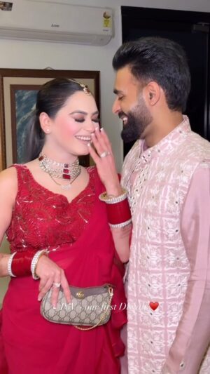 Tanika chawla Instagram - Manifesting every Diwali with you,, with lots of love happiness and good health and wealth 🪔♥️🧿
..
#firstdiwali #shubhkitaani #couple #mr&mrsbatra