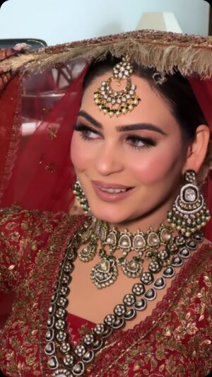 Tanika chawla Instagram - The most gorgeous bridal look for @tanikachawla_official_ ♥️
Bride @tanikachawla_official_
Makeup @drishtikathpalia.mua
Hair @hairby_pankhudii
Jewellery @aadamyastore
Outfit @nirmallehengahouse