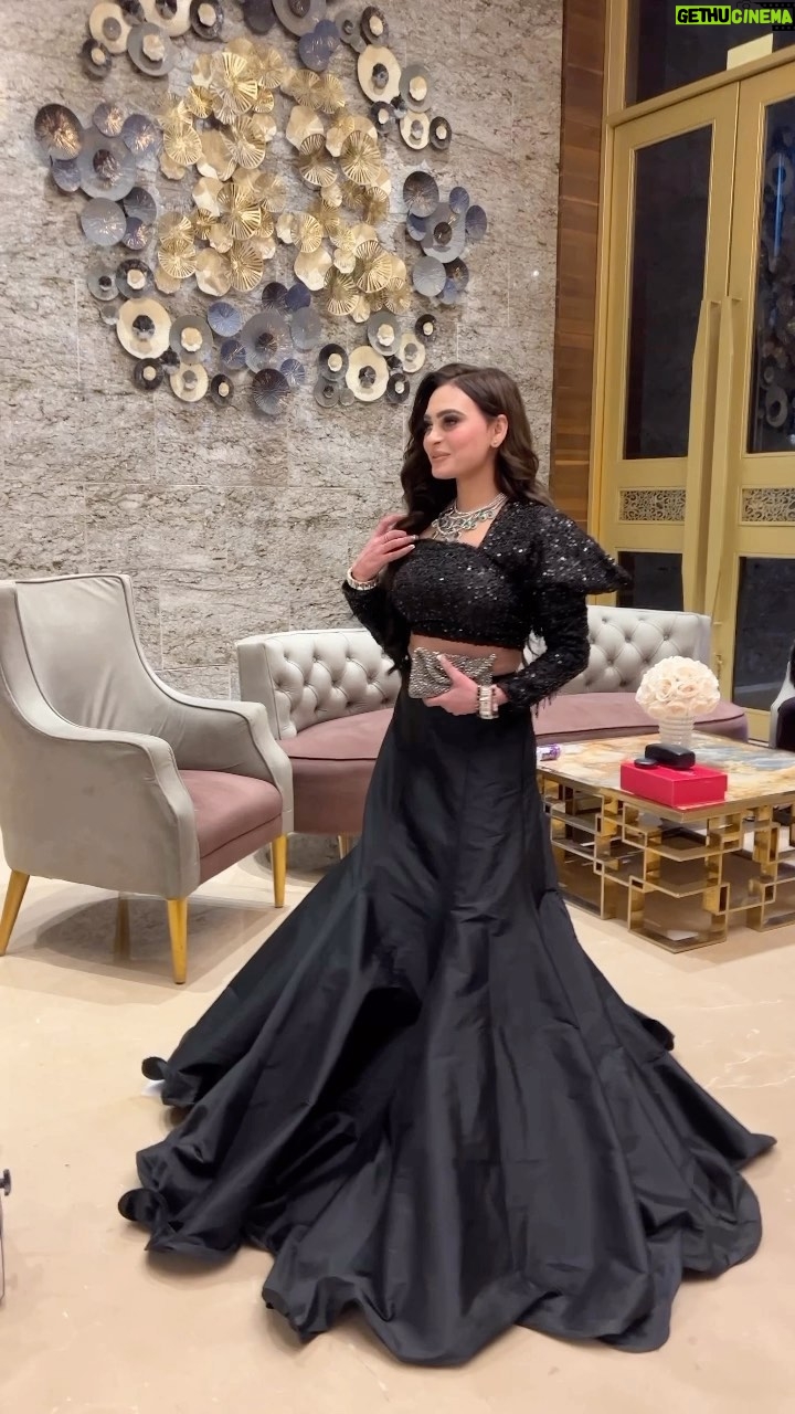 Tanika chawla - 2.9K Likes - Whenever I wear black ohh hoo looking like a woww 🤌🏻😂
.. 
wearing @lattiirebytanika 
Makeup @drishtikathpalia.mua 
Jewellery @eyecandy.officiall