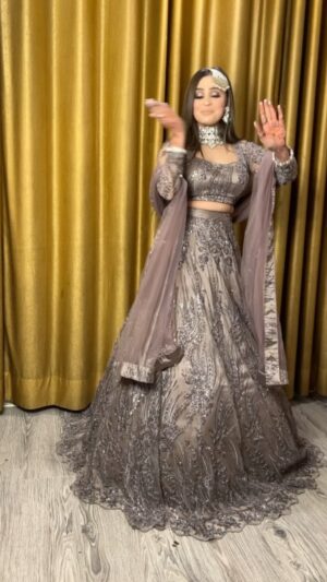 Tanika chawla Instagram - Tere naal jeena sajna ♥️
Wearing this pretty lehanga from my own label @lattiirebytanika now you can rent and buy your heavy outfits from L’Attiire ♥️♥️
..
jewellery @aadamyastore
