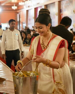 Tanishaa Mukerji Instagram - Some snippets from the Asthami celebrations!! #DurgaPuja2025 ❤️
.
.
🎵: @regobofficial @rema.lahiri.bansal 
📸: @bun_maaska_ 
💎: @gehnajewellers1 
💇‍♀️: @zubeda_hairstylist 
.
.
@northbombaydurgapuja
#pujovibes #duggadugga #durgapuja #tanishaamukerji