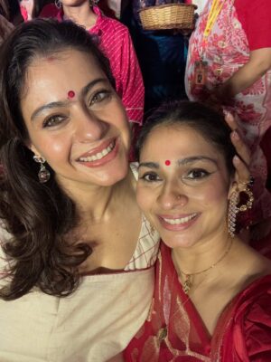 Tanishaa Mukerji Instagram - My safe space!! ❤️ @kajol 
.
.
#sisterhood #sisterlove #durgapuja2025 #kajol #tanishaamukerji