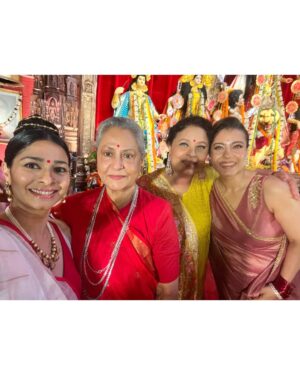 Tanishaa Mukerji Instagram - Some snippets from the Asthami celebrations!! #DurgaPuja2025 ❤️
.
.
🎵: @regobofficial @rema.lahiri.bansal 
📸: @bun_maaska_ 
💎: @gehnajewellers1 
💇‍♀️: @zubeda_hairstylist 
.
.
@northbombaydurgapuja
#pujovibes #duggadugga #durgapuja #tanishaamukerji