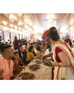 Tanishaa Mukerji Instagram - Some snippets from the Asthami celebrations!! #DurgaPuja2025 ❤️
.
.
🎵: @regobofficial @rema.lahiri.bansal 
📸: @bun_maaska_ 
💎: @gehnajewellers1 
💇‍♀️: @zubeda_hairstylist 
.
.
@northbombaydurgapuja
#pujovibes #duggadugga #durgapuja #tanishaamukerji