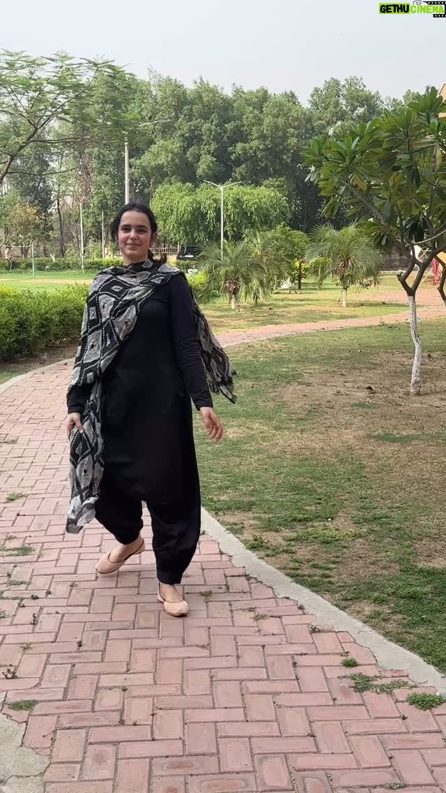 Tanishka Kuhad - 24K Likes - Rang gora 5’8 foot di🫣🖤 @tanishkakuhad 
.
.
.
.
.
#tanishkakuhad❤️ #bholenath🔱🕉️📿🙏❤️