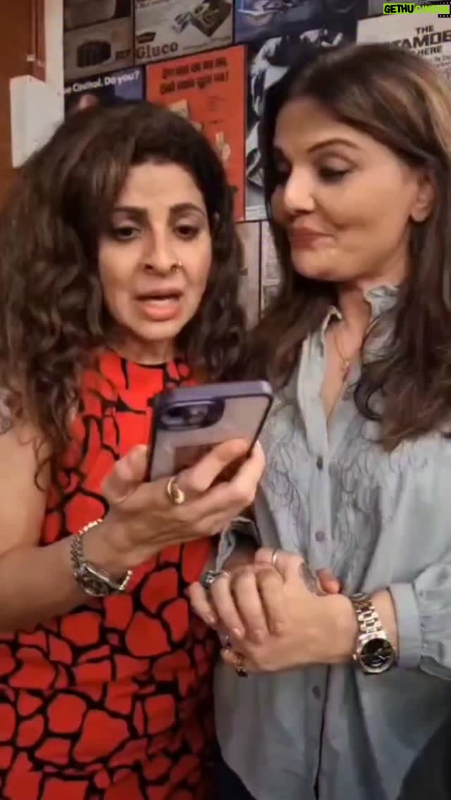 Tannaz Irani - 5.3K Likes - Papa Ranjeet jaag gaya mere andar ka...
 Please dont try this in real life ....this is just for reels in real life dono marenge mujhe ....

Have a great weekend.