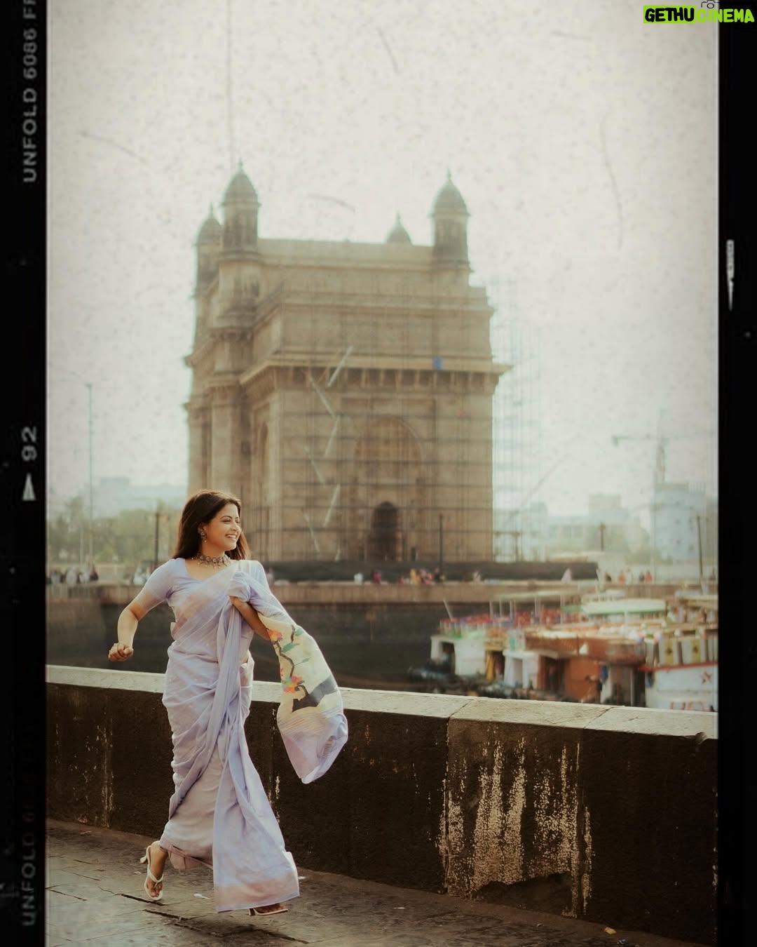 Tanvi Mundle - 136.8K Likes - Lost in the City of Dreams ✨
.
.
.
.
.
#nostalgia #cityofdreams #portrait #retro #retrolove #bollywoodvibes #nostalgic #mumbaicity #love #grateful