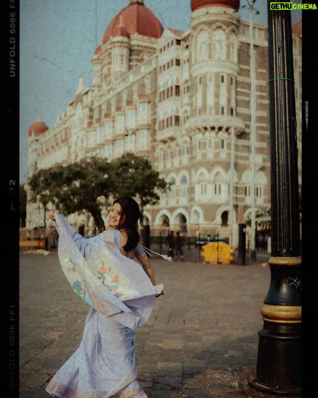 Tanvi Mundle - 136.8K Likes - Lost in the City of Dreams ✨
.
.
.
.
.
#nostalgia #cityofdreams #portrait #retro #retrolove #bollywoodvibes #nostalgic #mumbaicity #love #grateful