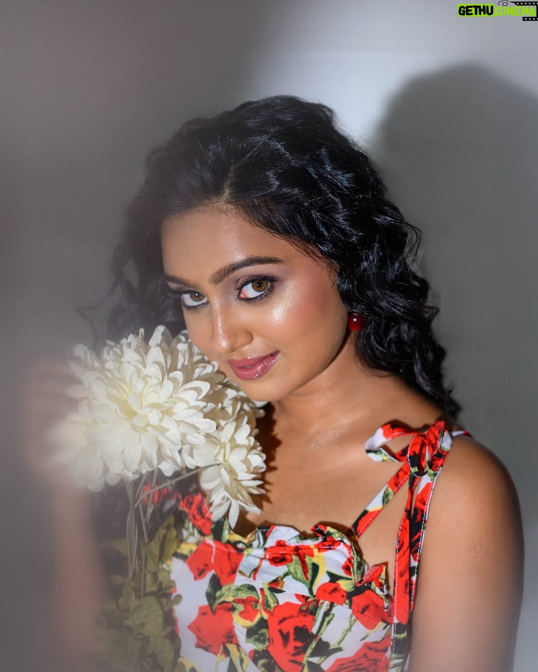 Tanvi Rao - 29.7K Likes - “Pretty little baby..”🌹

Makeup @shamataj_makeupartistry 
Photographer @chidu.ln_portraits 
Studio @chidu.ln_s2dio