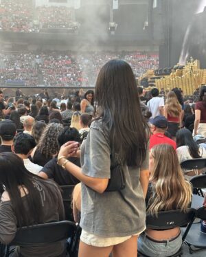 Tanvir Gill Instagram - if it ain’t xo then it gotta go 

#concertdump #weeknd #outfitinspo