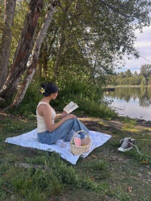 Tanvir Gill Instagram - favourite summer activity 🌼

Soaking in the last days of summer. Favourite activity this summer has been exploring local lakes in my home town. Found the cutest gems this summer. Can’t wait to do it all over again next summer & I know wasn’t the smartest to wear white socks to a lake 🫠

#summer #pintrestinspired #lakesideview #picnicdate #picnicoutfit