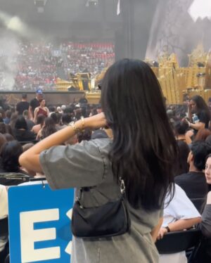 Tanvir Gill Instagram - if it ain’t xo then it gotta go 

#concertdump #weeknd #outfitinspo
