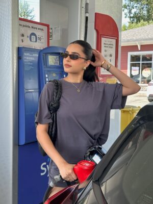 Tanvir Gill Instagram - my lexi & my favourite lounge set right now ⛽️

#casualchicstyle #streetfashion #lounge