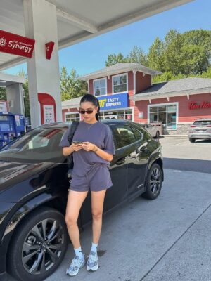 Tanvir Gill Instagram - my lexi & my favourite lounge set right now ⛽️

#casualchicstyle #streetfashion #lounge