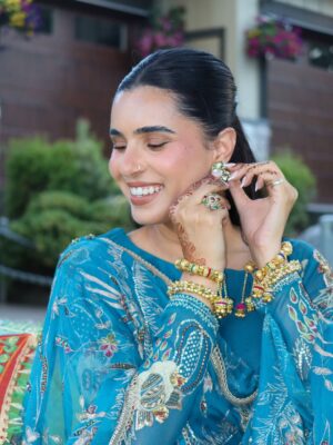 Tanvir Gill Instagram - desi girl in a videshi world ✨

Such a wholesome week filled with so much laughter, nach gana, late nights, tears, love & mirch masala 🌶️. Congratulations to my beautiful friend 💕

How lucky are we to be part of such a beautiful culture. The food, the outfits, the people, the grand gestures. I wouldn’t have it any other way . Please god make me desi every janam 🥺. 

#indianweddingbuzz #weddingdump #indianoutfit #southasianwomen