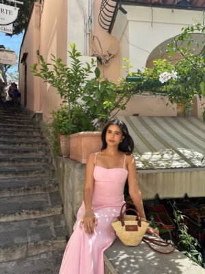 Tanvir Gill Instagram - happy to be here 💕

#italy #summeroutfit #girlworld