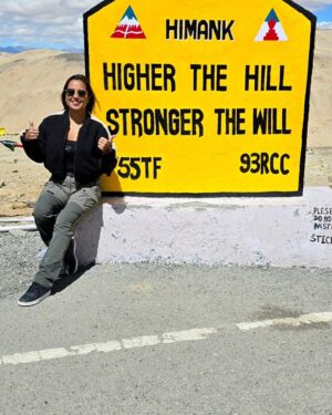 Tanya Jaiswal Instagram - At an elevation of 19,024 feet - 5799m #umlingLapass The world's highest motorable road....Marking off the another bucket list thing ✌️✌️#himalayanrange #ladakh