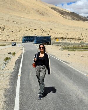 Tanya Jaiswal Instagram - At an elevation of 19,024 feet - 5799m #umlingLapass The world's highest motorable road....Marking off the another bucket list thing ✌️✌️#himalayanrange #ladakh