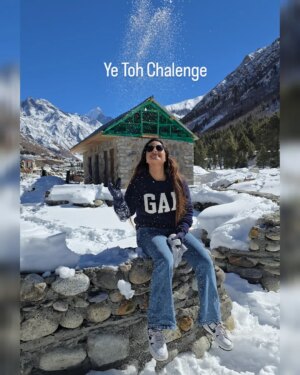 Tanya Jaiswal Instagram - One of my dreamy places… 🌄 Sunshine paints the sky. Pretty happy with these views. Travel more, see more. This place is beautiful… All is well and better. Love this dreamy place. #chitkul #travel #nature