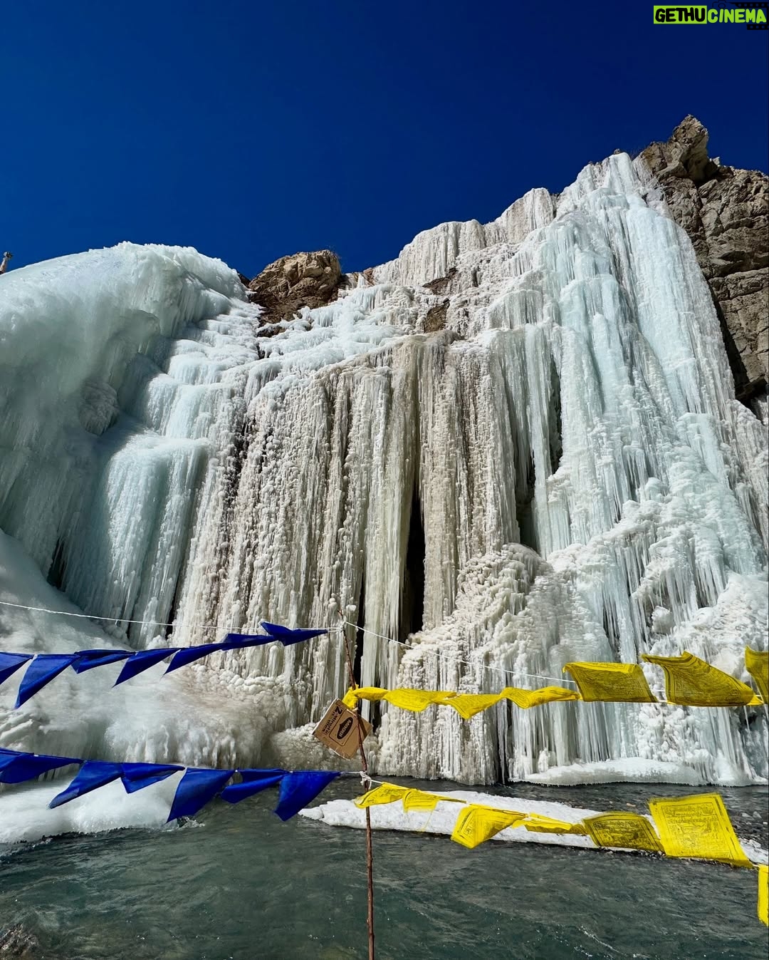 Tanya Jaiswal - 438 Likes - The Frozen Lingti Waterfall (Mother Nature’s Masterpiece)📍 Spiti Valley