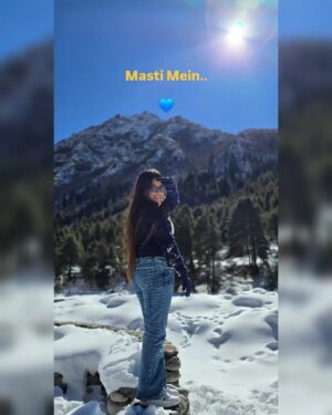 Tanya Jaiswal Instagram - One of my dreamy places… 🌄 Sunshine paints the sky. Pretty happy with these views. Travel more, see more. This place is beautiful… All is well and better. Love this dreamy place. #chitkul #travel #nature