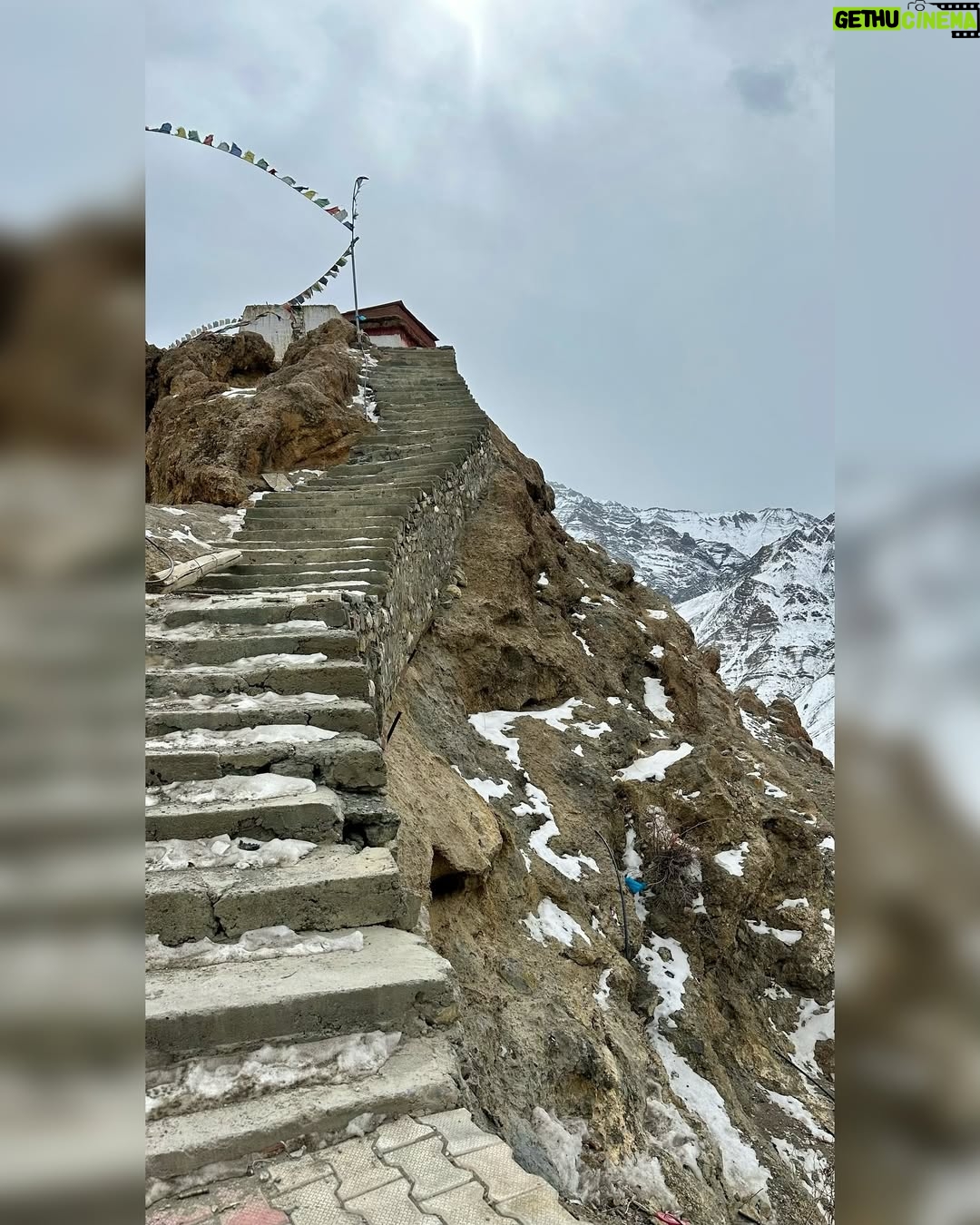 Tanya Jaiswal - 254 Likes - Nature’s therapy: the mountains and me🥶💙