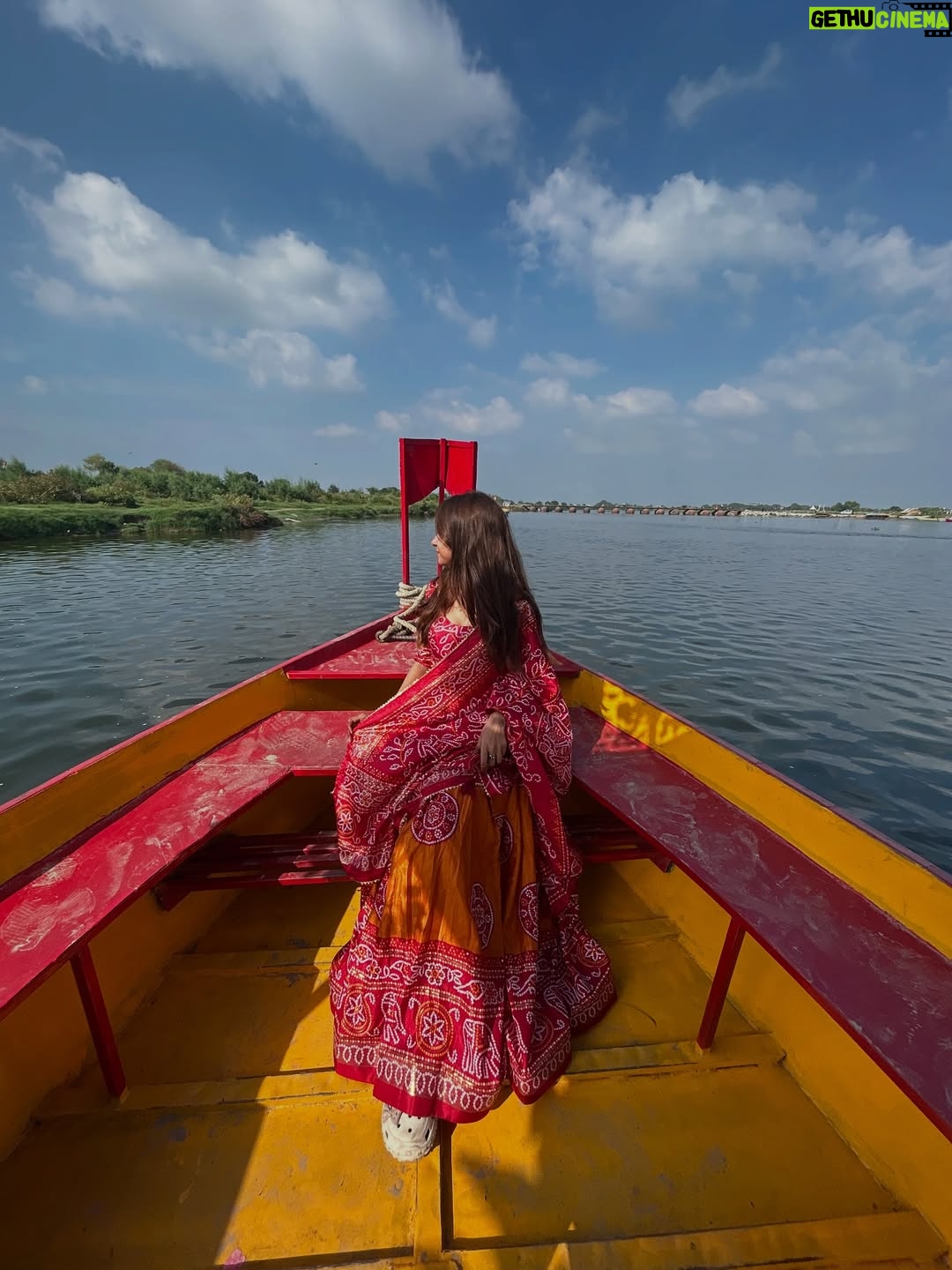 Tanya Singh - 137.8K Likes - वहाँ जहाँ प्रेम अब भी सांस लेता है।❤️🦚🪈 #ʀᴀᴅʜᴇʀᴀᴅʜᴇ 🪈❤️