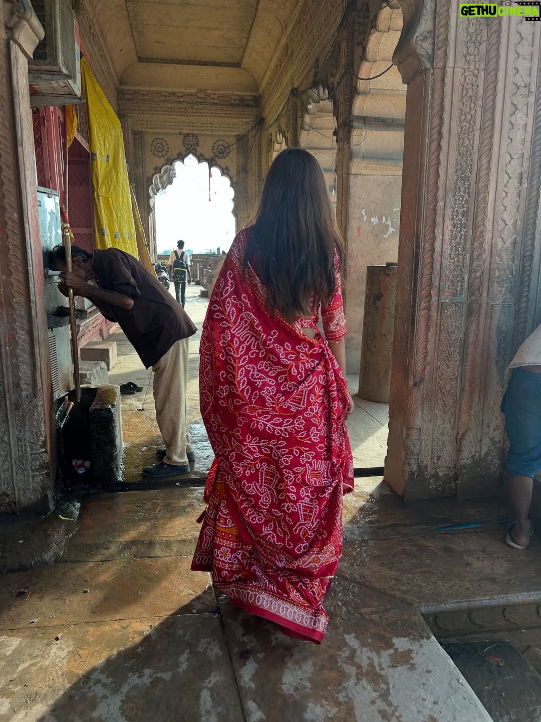 Tanya Singh - 137.8K Likes - वहाँ जहाँ प्रेम अब भी सांस लेता है।❤️🦚🪈 #ʀᴀᴅʜᴇʀᴀᴅʜᴇ 🪈❤️