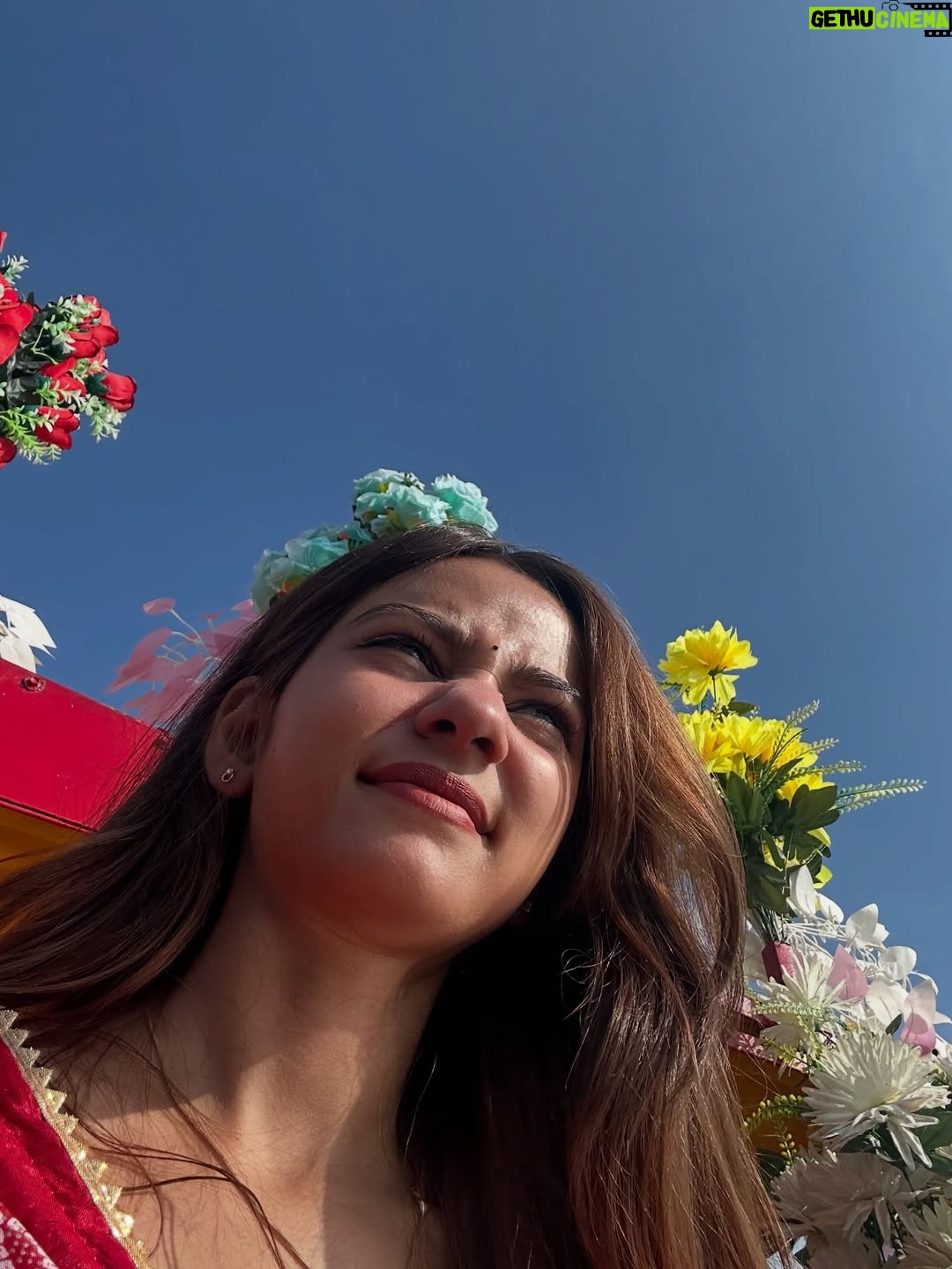 Tanya Singh - 137.8K Likes - वहाँ जहाँ प्रेम अब भी सांस लेता है।❤️🦚🪈 #ʀᴀᴅʜᴇʀᴀᴅʜᴇ 🪈❤️