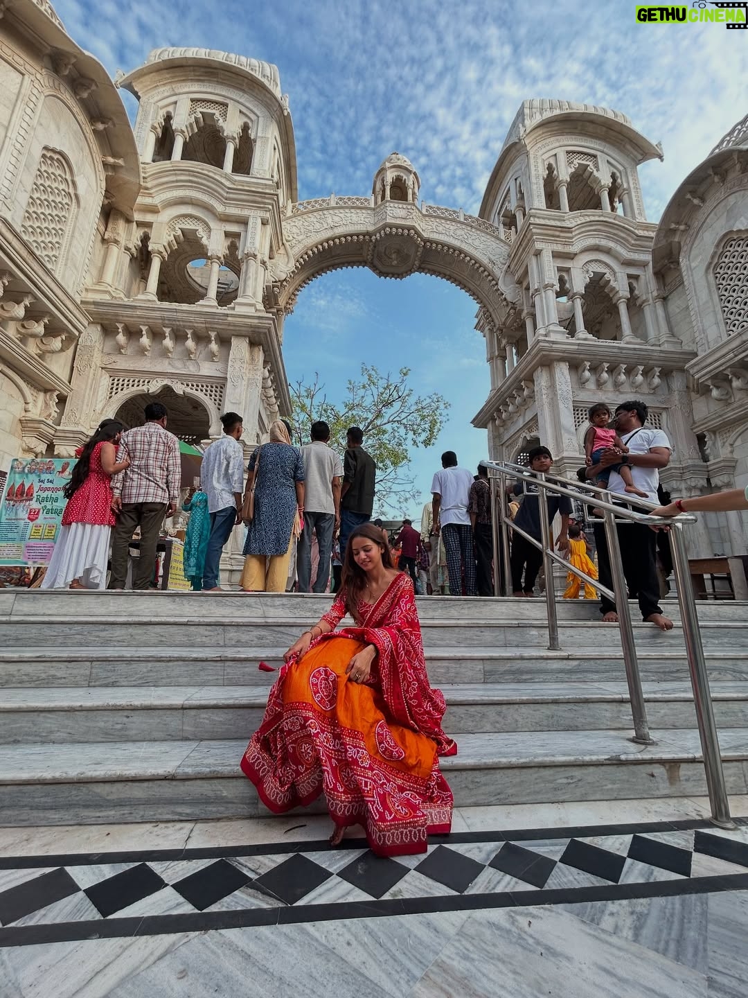 Tanya Singh - 137.8K Likes - वहाँ जहाँ प्रेम अब भी सांस लेता है।❤️🦚🪈 #ʀᴀᴅʜᴇʀᴀᴅʜᴇ 🪈❤️