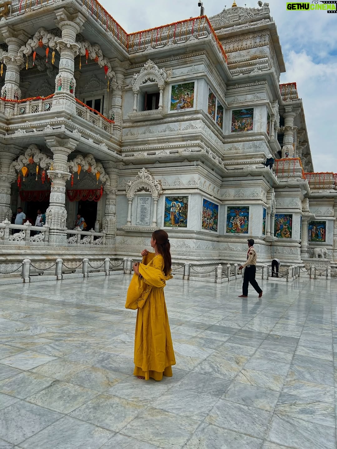 Tanya Singh - 20.6K Likes - प्रेम भूमि 🕊️🪈🦚

Beautiful suits from @vredevogel 🌻🫠💛