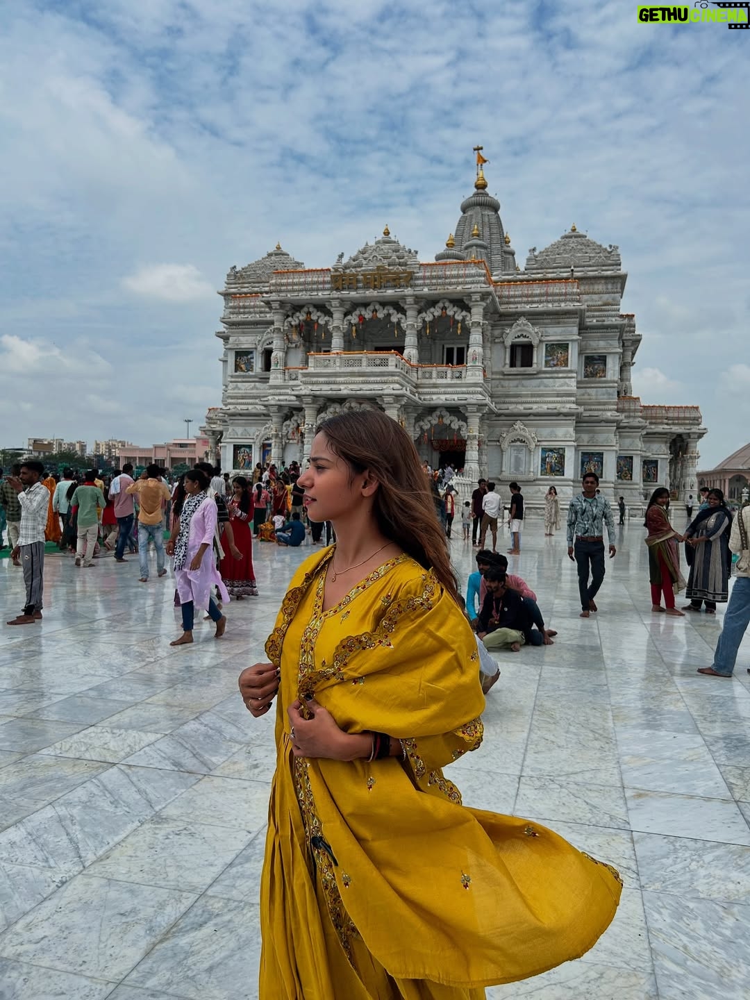 Tanya Singh - 20.6K Likes - प्रेम भूमि 🕊️🪈🦚

Beautiful suits from @vredevogel 🌻🫠💛