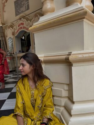 Tanya Singh Instagram - प्रेम भूमि 🕊️🪈🦚

Beautiful suits from @vredevogel 🌻🫠💛