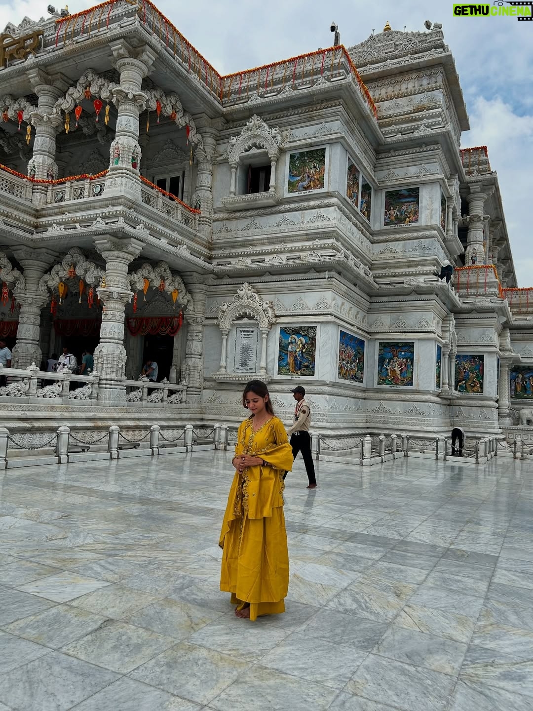 Tanya Singh - 20.6K Likes - प्रेम भूमि 🕊️🪈🦚

Beautiful suits from @vredevogel 🌻🫠💛