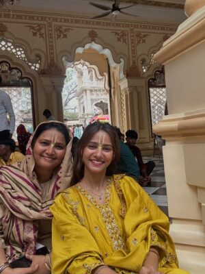 Tanya Singh Instagram - प्रेम भूमि 🕊️🪈🦚

Beautiful suits from @vredevogel 🌻🫠💛